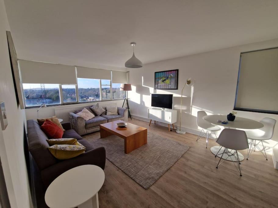 Newly Renovated Apartment! ลอนดอน ภายนอก รูปภาพ