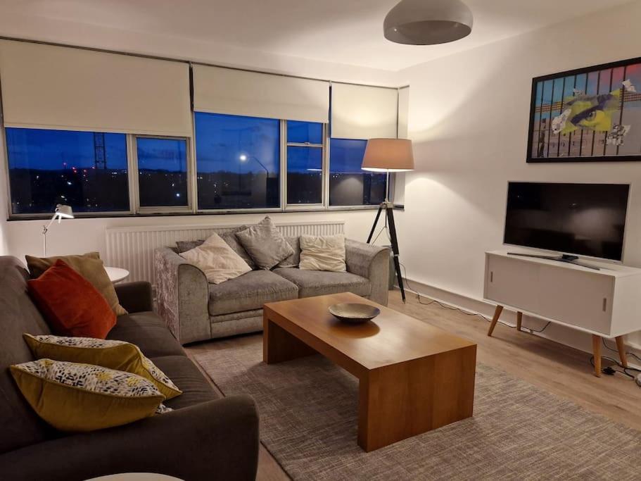 Newly Renovated Apartment! ลอนดอน ภายนอก รูปภาพ
