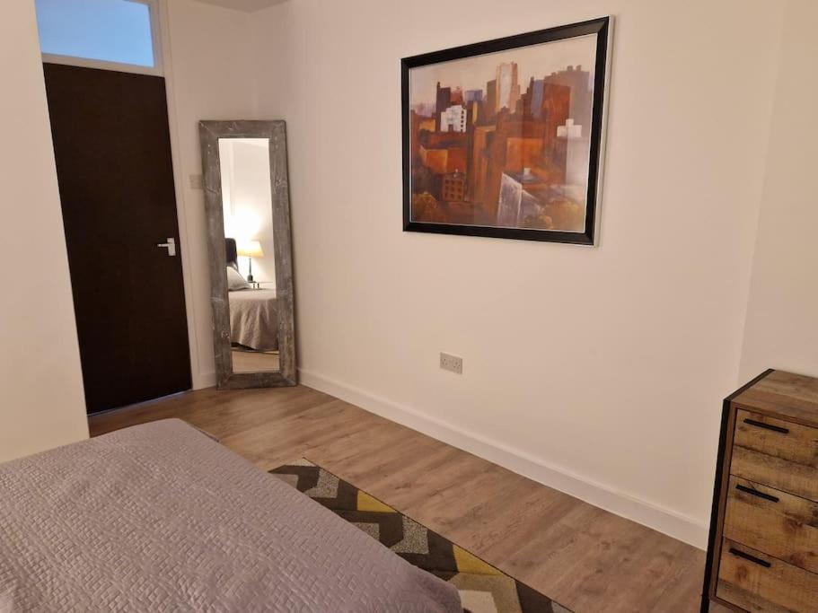 Newly Renovated Apartment! ลอนดอน ภายนอก รูปภาพ